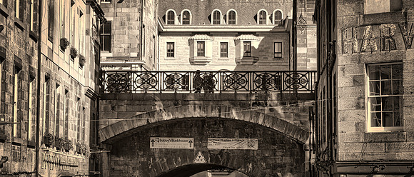 Edinburgh Monochrome 02