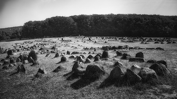 Lindholm Høje Monochrome 01
