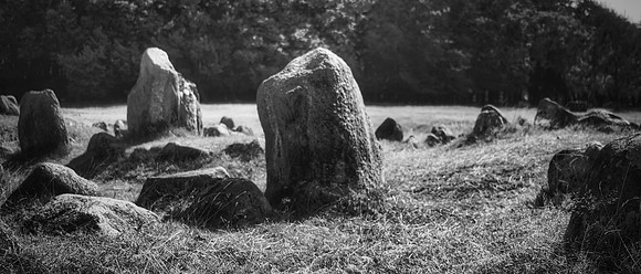 Lindholm Høje Monochrome 03