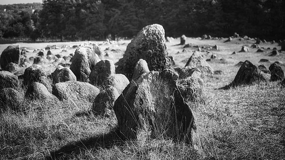 Lindholm Høje Monochrome 02