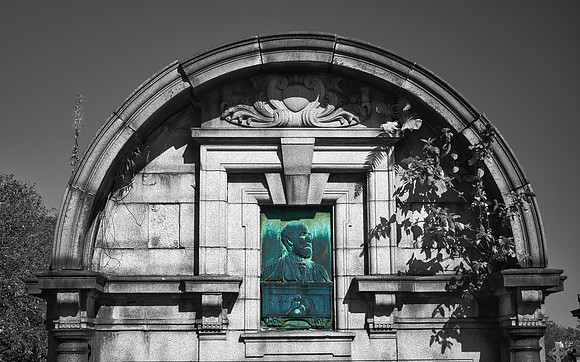 Glasgow Necropolis Monochrome 07